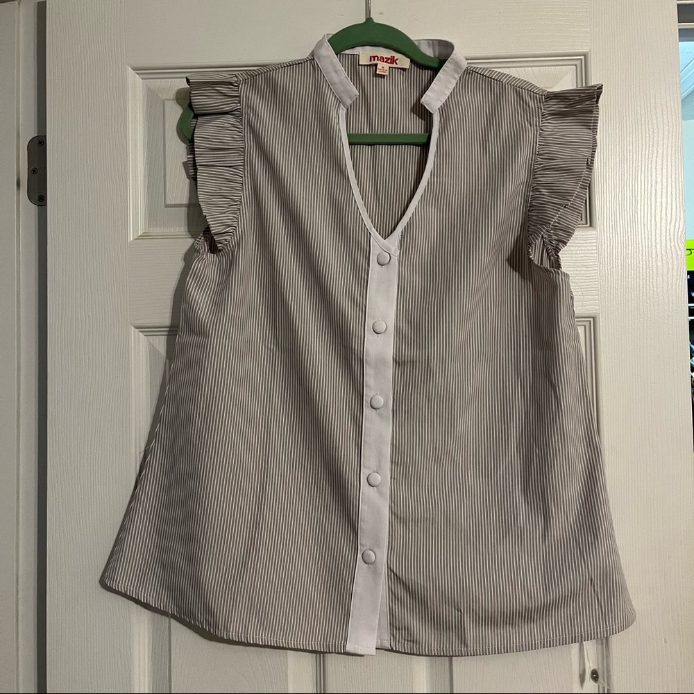 NWT Size M Grey and White Pinstripe Top; Button and Ruffle Sleeve Detail